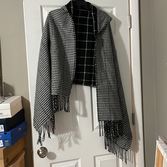 Nordstrom Trouvé trouve Reversible Hooded Cape nwot black combo winter one size - Picture 12 of 13